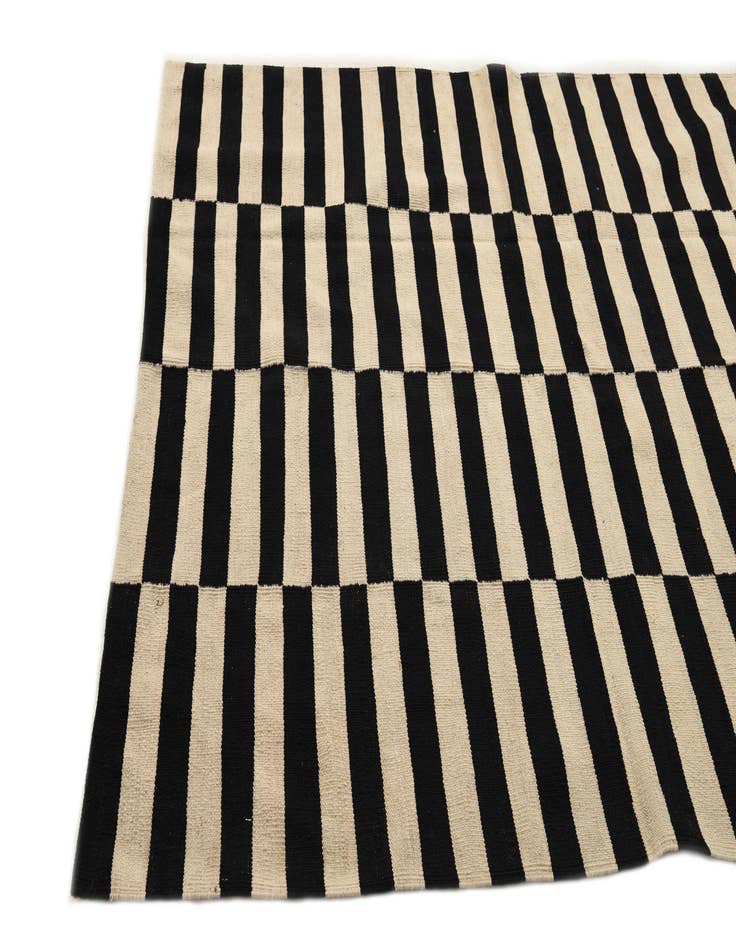 Detail image of  5' 5 x 7' 11  Hand Woven Kilim Modern Wool Rug