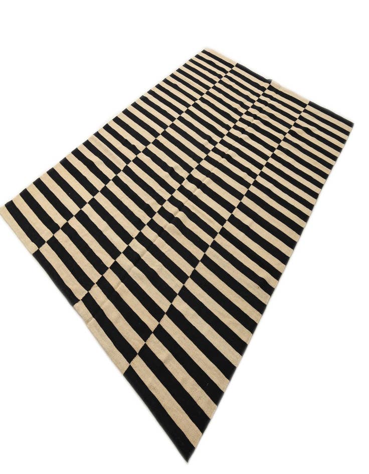 Detail image of  6' 6 x 9' 8  Hand Woven Kilim Modern Wool Rug