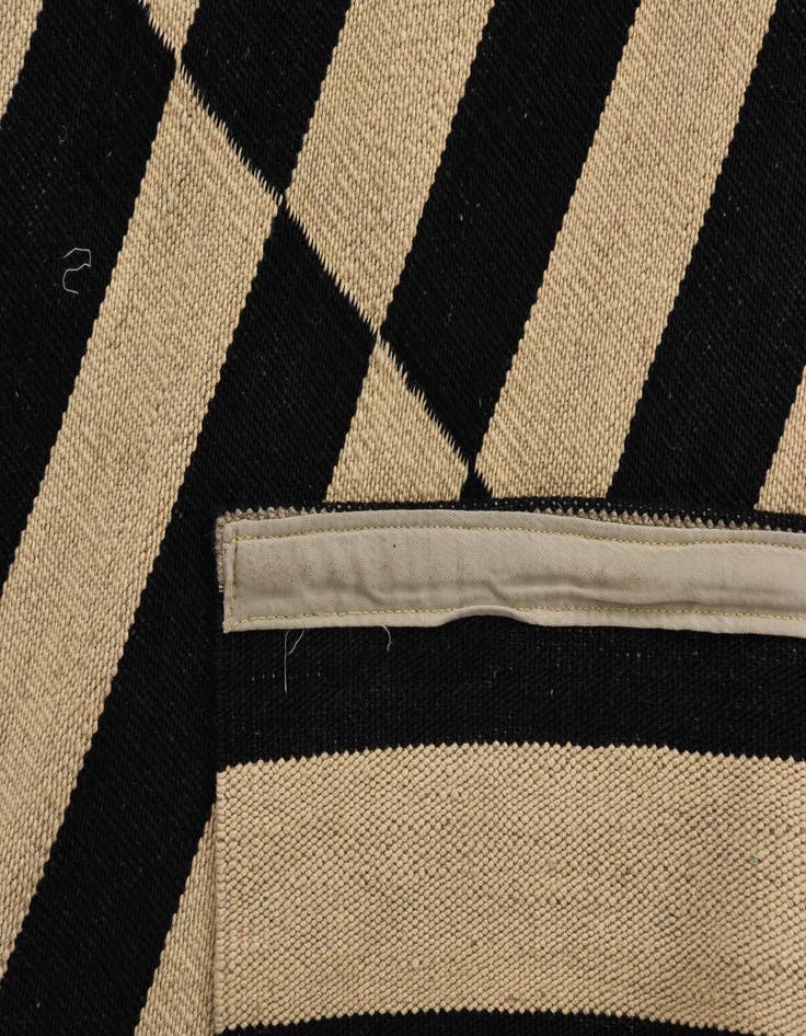 Detail image of  6' 6 x 9' 8  Hand Woven Kilim Modern Wool Rug