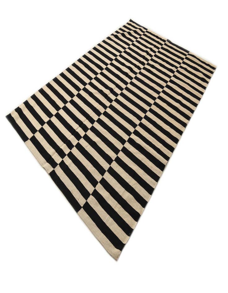 Detail image of  6' 6 x 9' 10  Hand Woven Kilim Modern Wool Rug