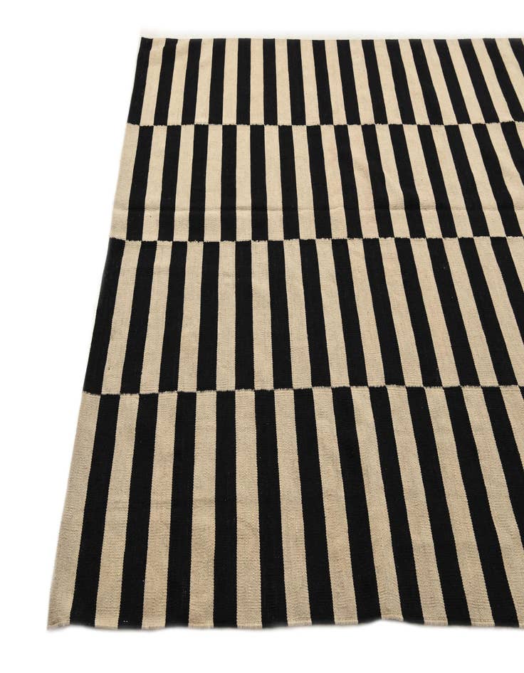 Detail image of  6' 6 x 9' 10  Hand Woven Kilim Modern Wool Rug