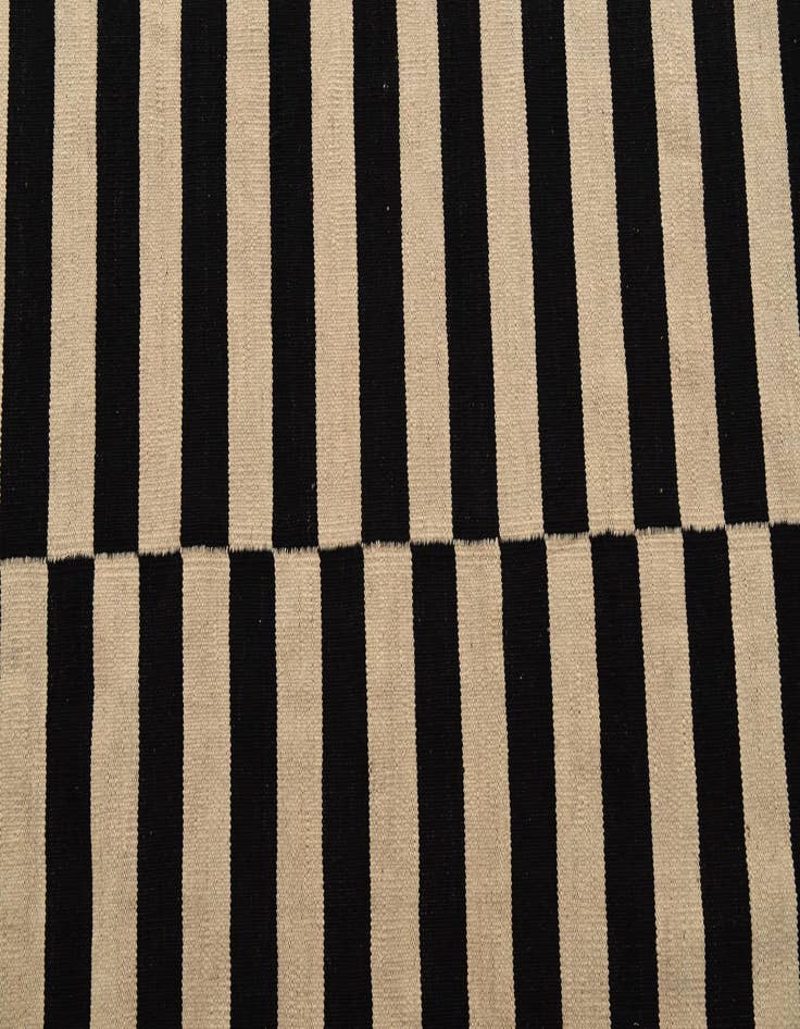 Detail image of  6' 6 x 9' 10  Hand Woven Kilim Modern Wool Rug