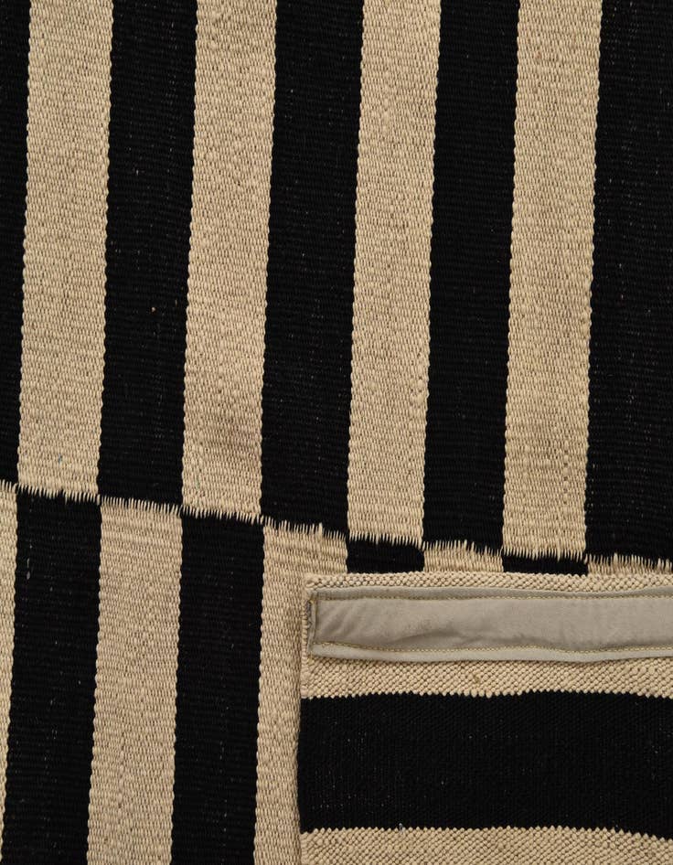 Detail image of  6' 6 x 9' 10  Hand Woven Kilim Modern Wool Rug