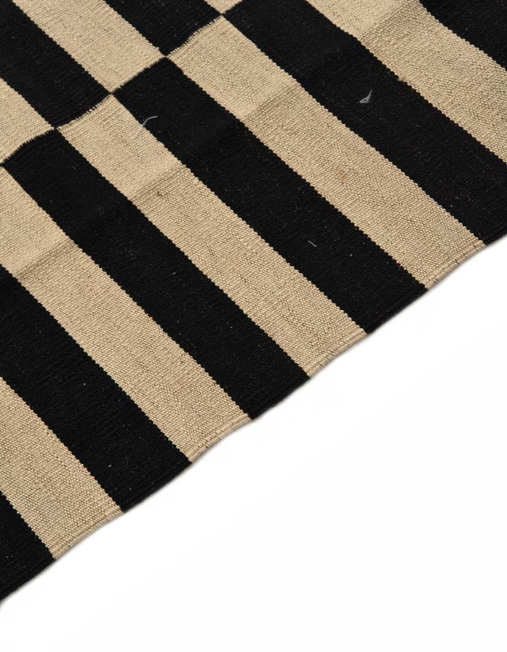 Detail image of  3' 4 x 5'  Hand Woven Kilim Modern Wool Rug