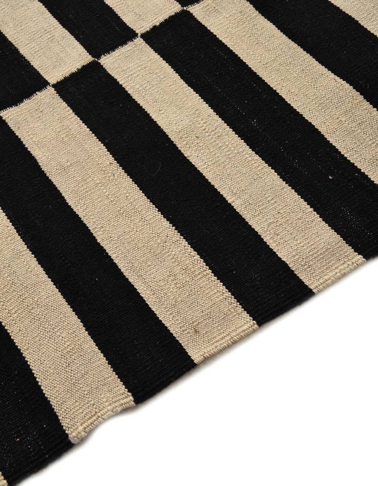 Detail image of  5' 8 x 7' 9  Hand Woven Kilim Modern Wool Rug