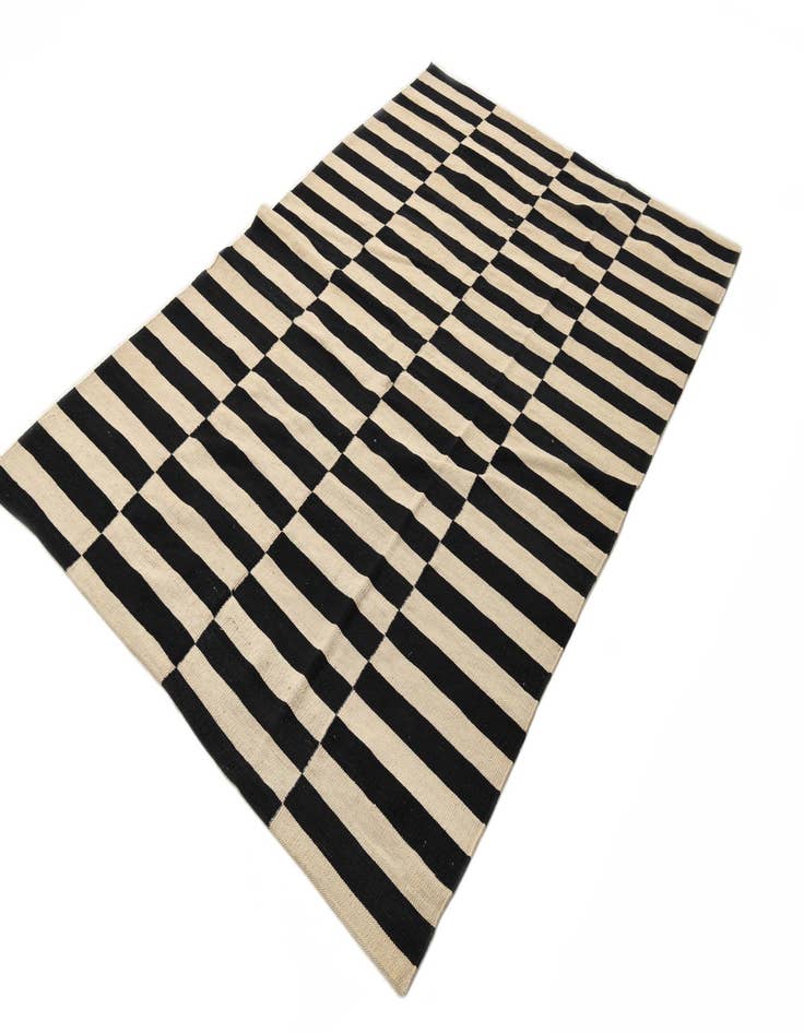 Detail image of  5' 5 x 7' 10  Hand Woven Kilim Modern Wool Rug