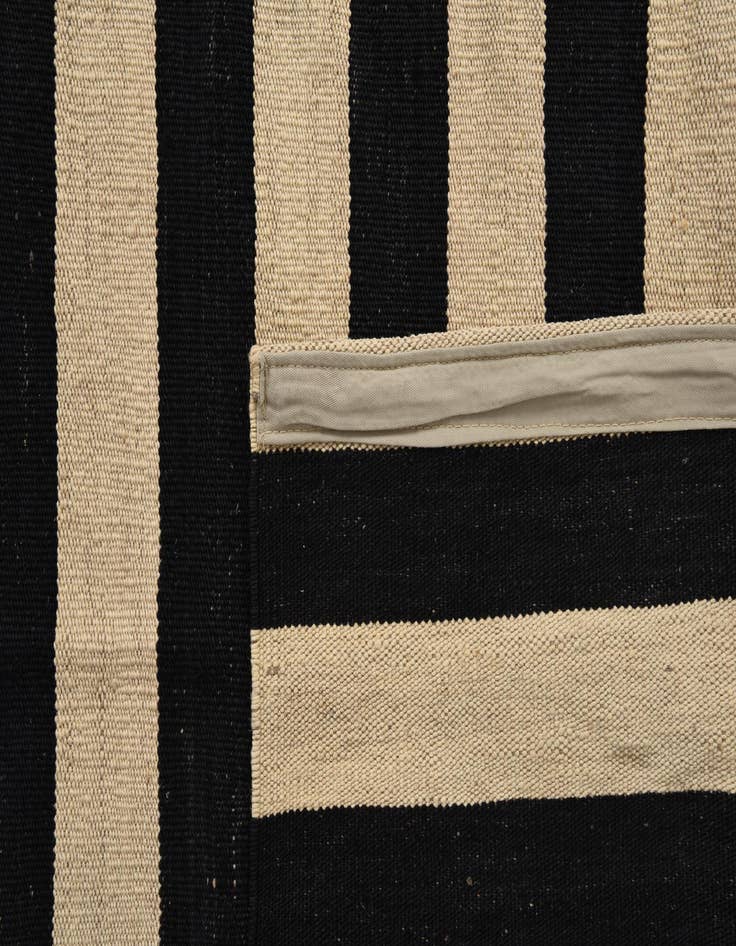 Detail image of  5' 5 x 7' 10  Hand Woven Kilim Modern Wool Rug