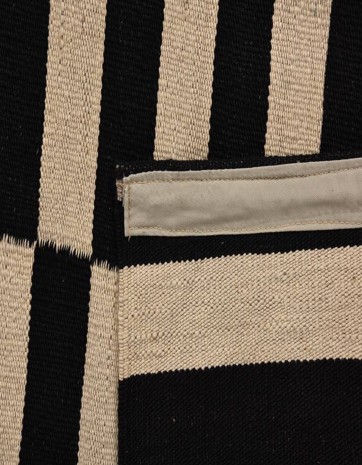 Detail image of  5' 9 x 7' 9  Hand Woven Kilim Modern Wool Rug