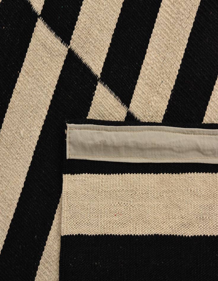 Detail image of  5' 8 x 7' 11  Hand Woven Kilim Modern Wool Rug