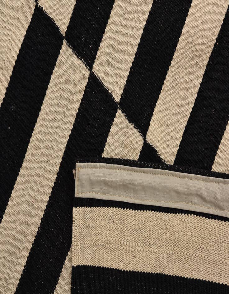 Detail image of  5' 7 x 7' 10  Hand Woven Kilim Modern Wool Rug