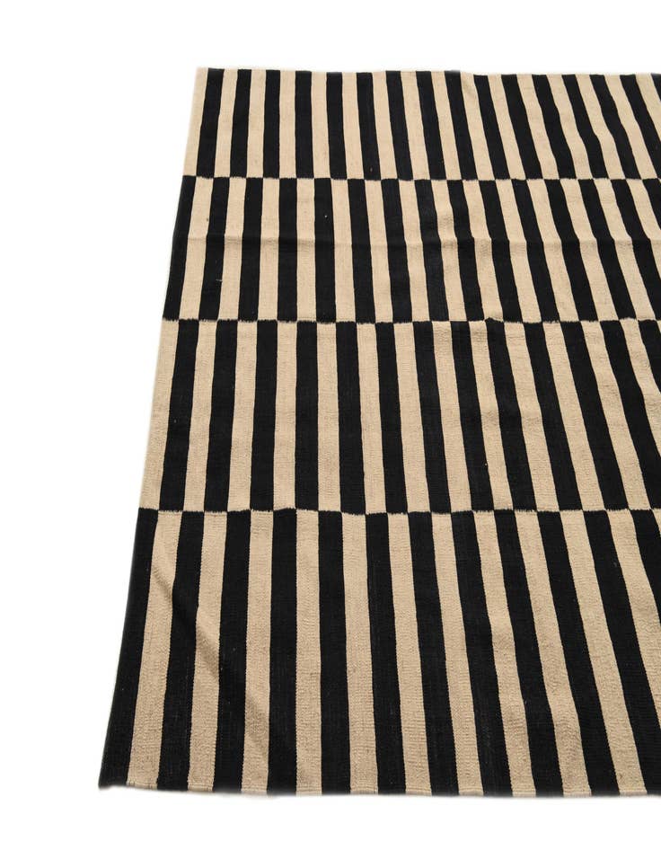 Detail image of  5' 9 x 7' 9  Hand Woven Kilim Modern Wool Rug