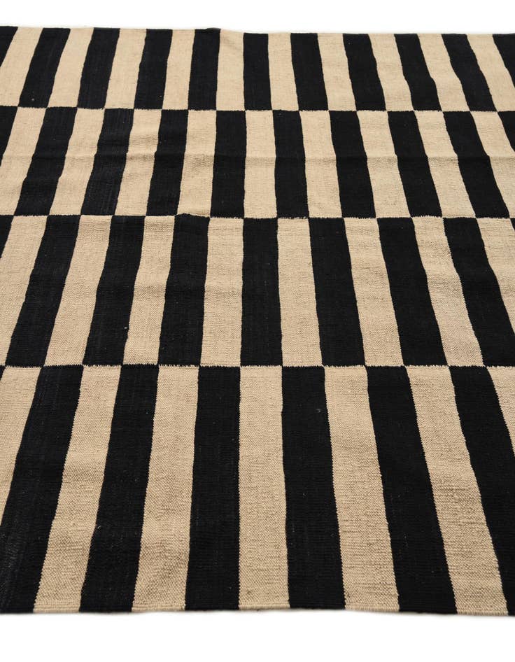 Detail image of  5' 9 x 7' 9  Hand Woven Kilim Modern Wool Rug