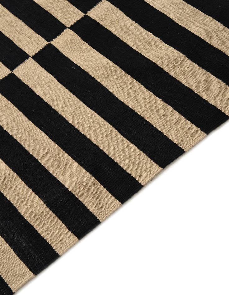 Detail image of  5' 9 x 7' 9  Hand Woven Kilim Modern Wool Rug