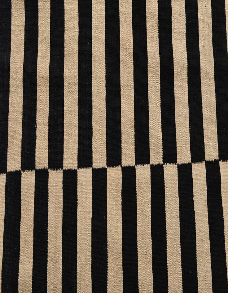 Detail image of  5' 9 x 7' 9  Hand Woven Kilim Modern Wool Rug
