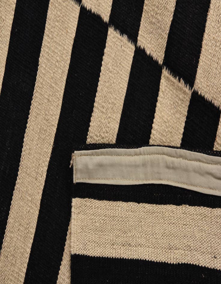 Detail image of  5' 9 x 7' 9  Hand Woven Kilim Modern Wool Rug