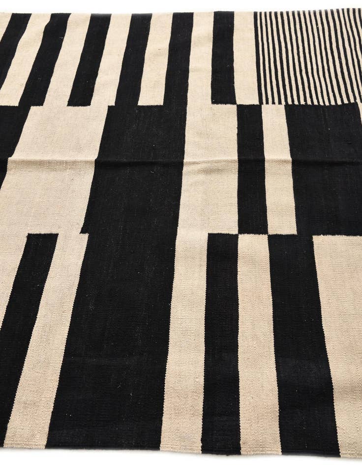 Detail image of  5' 8 x 7' 9  Hand Woven Kilim Modern Wool Rug