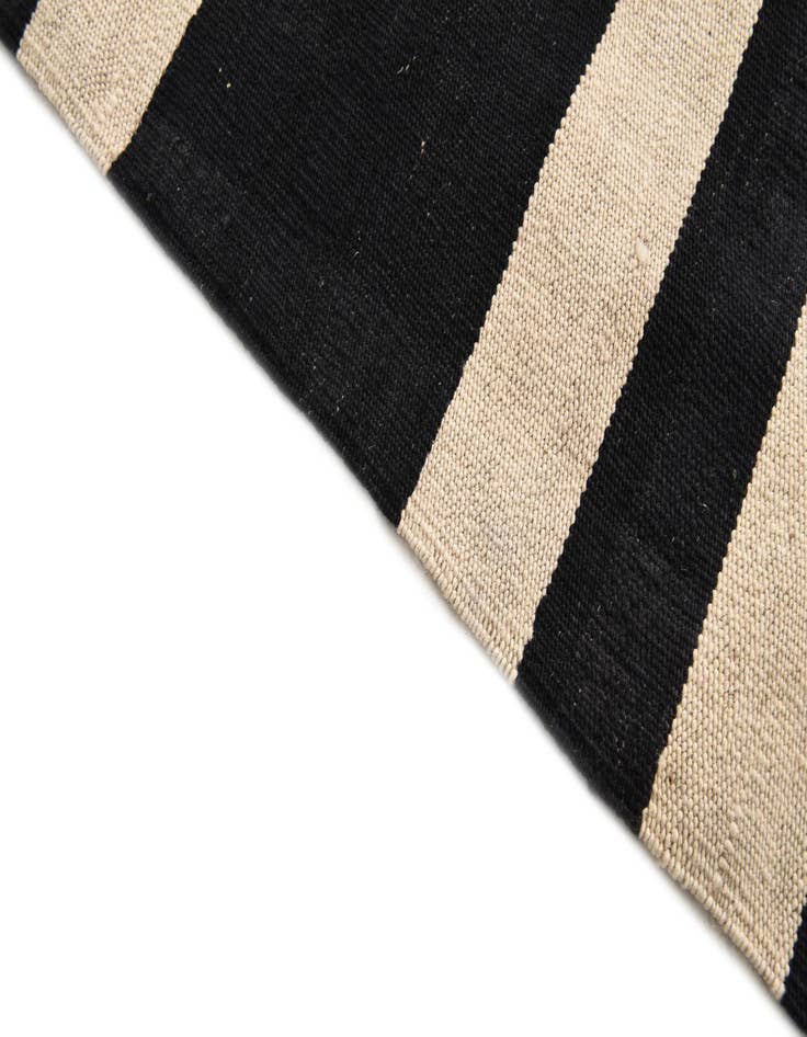 Detail image of  5' 8 x 7' 9  Hand Woven Kilim Modern Wool Rug