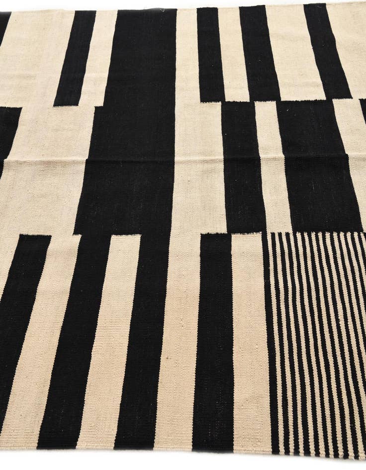 Detail image of  5' 8 x 7' 9  Hand Woven Kilim Modern Wool Rug