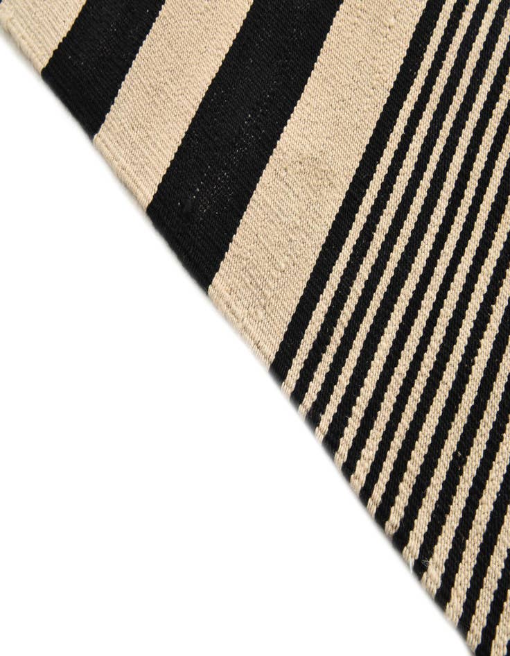 Detail image of  5' 8 x 7' 9  Hand Woven Kilim Modern Wool Rug