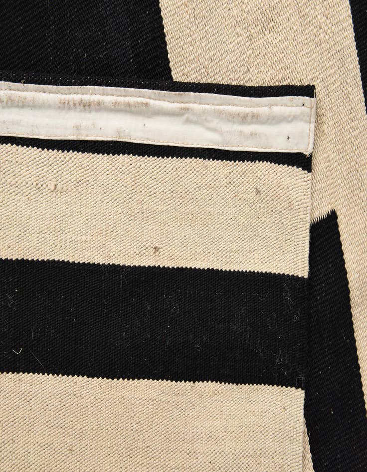 Detail image of  5' 8 x 7' 9  Hand Woven Kilim Modern Wool Rug