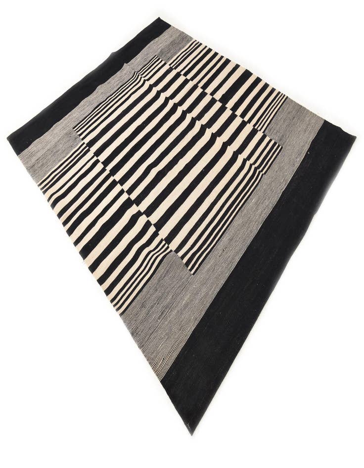 Detail image of  6' x 7' 6  Hand Woven Kilim Modern Wool Rug