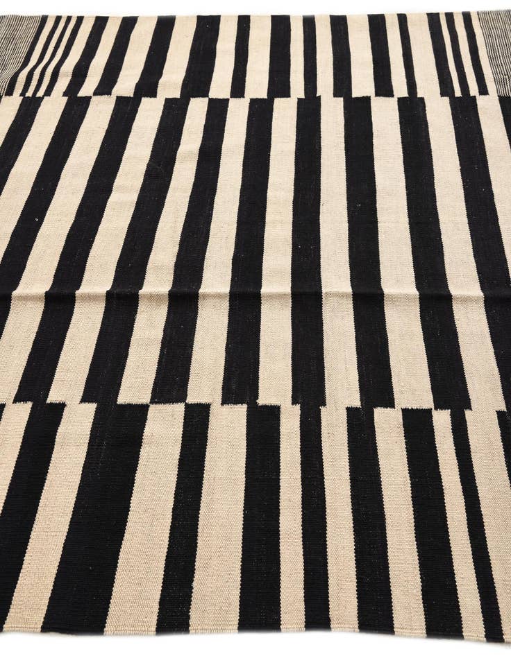 Detail image of  6' x 7' 6  Hand Woven Kilim Modern Wool Rug