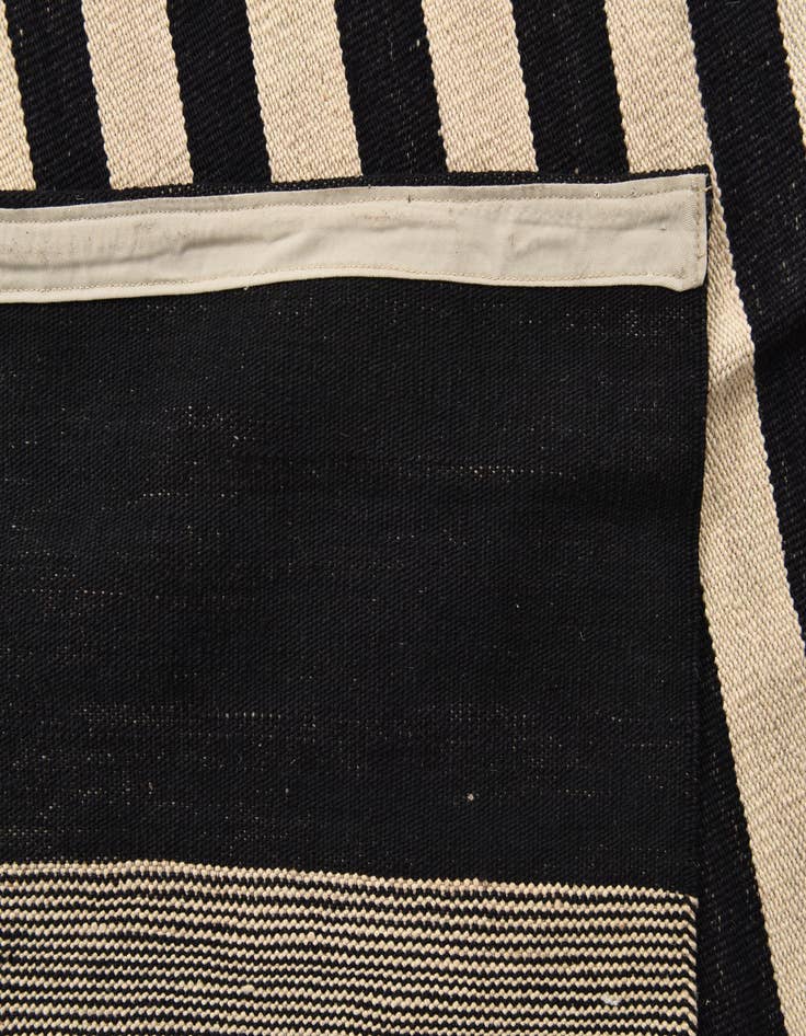 Detail image of  6' x 7' 6  Hand Woven Kilim Modern Wool Rug