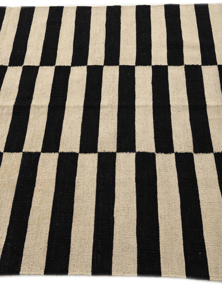 Detail image of  4' 2 x 5' 10  Hand Woven Kilim Modern Wool Rug