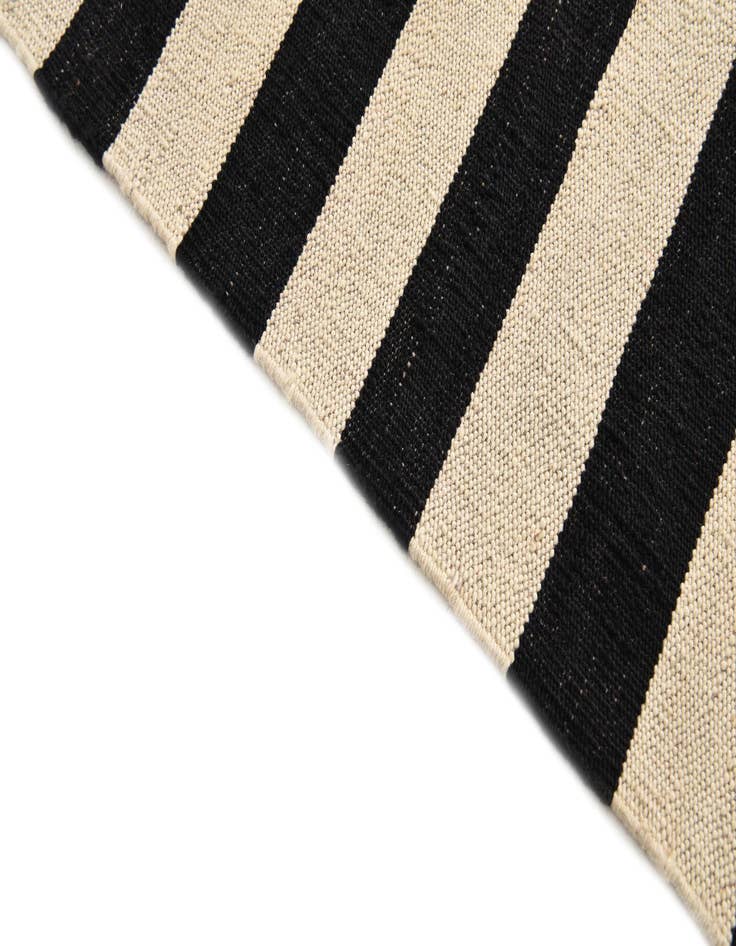 Detail image of  4' 2 x 5' 10  Hand Woven Kilim Modern Wool Rug