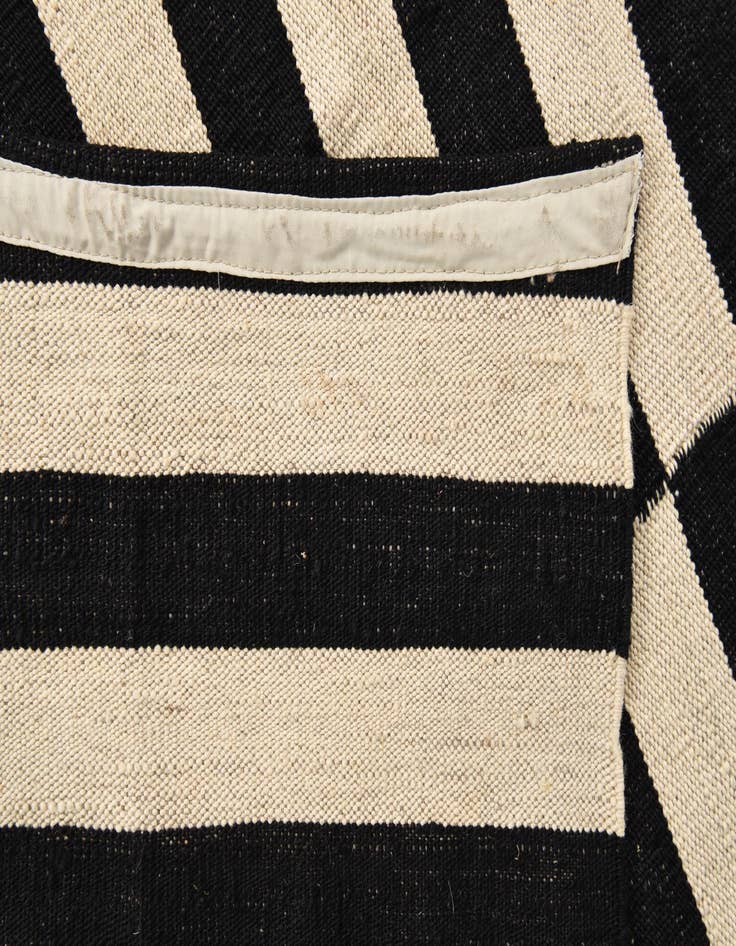 Detail image of  4' 2 x 5' 10  Hand Woven Kilim Modern Wool Rug