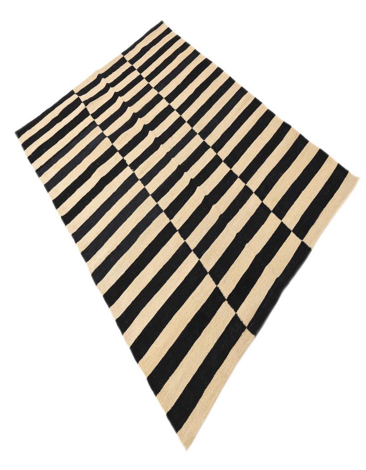 Detail image of  4' 2 x 5' 10  Hand Woven Kilim Modern Wool Rug