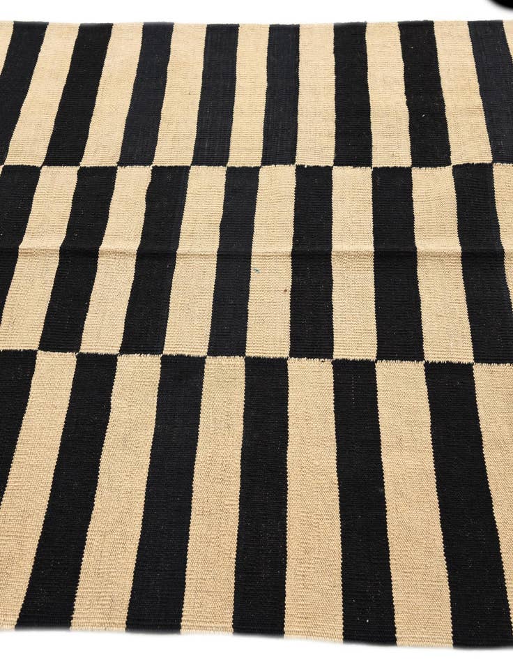 Detail image of  4' 2 x 5' 10  Hand Woven Kilim Modern Wool Rug