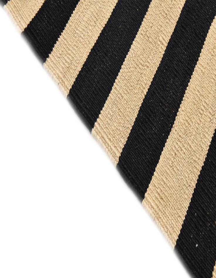 Detail image of  4' 2 x 5' 10  Hand Woven Kilim Modern Wool Rug