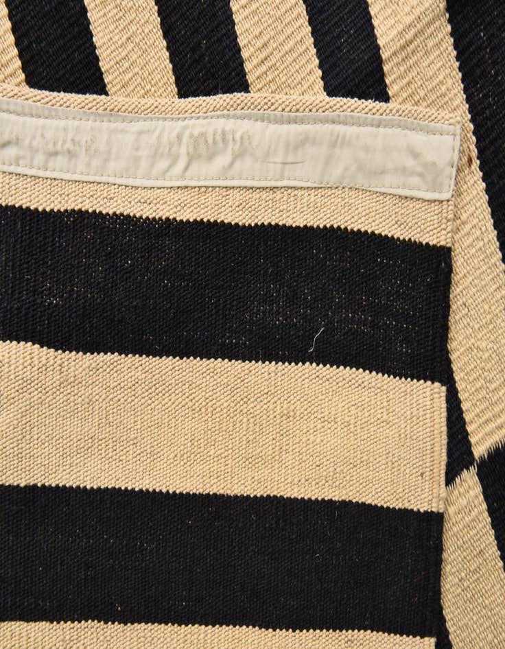 Detail image of  4' 2 x 5' 10  Hand Woven Kilim Modern Wool Rug