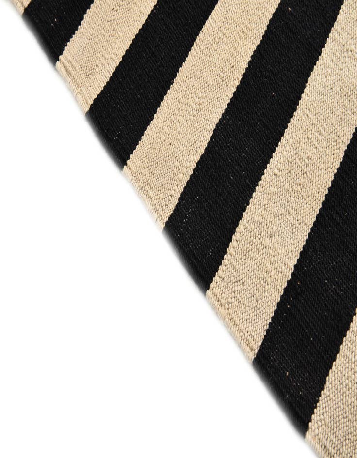 Detail image of  4' 3 x 5' 10  Hand Woven Kilim Modern Wool Rug