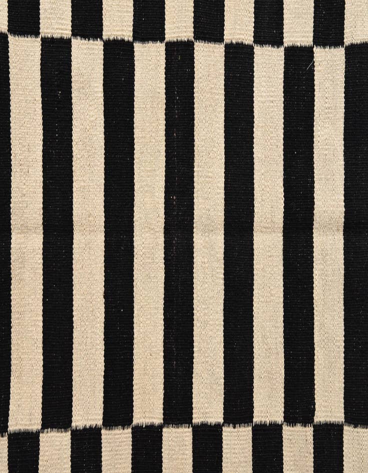 Detail image of  4' 3 x 5' 10  Hand Woven Kilim Modern Wool Rug