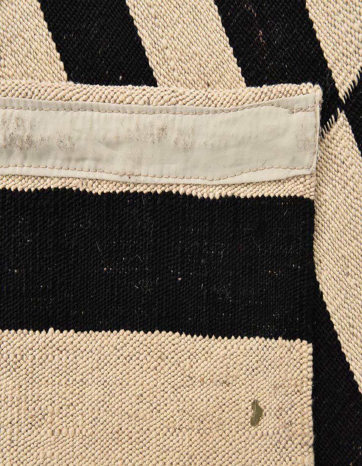 Detail image of  4' 3 x 5' 10  Hand Woven Kilim Modern Wool Rug