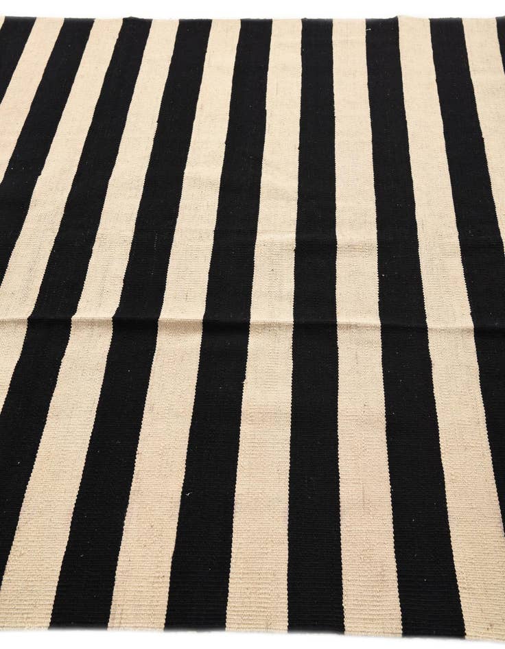 Detail image of  5' 6 x 8' 6  Hand Woven Kilim Modern Wool Rug