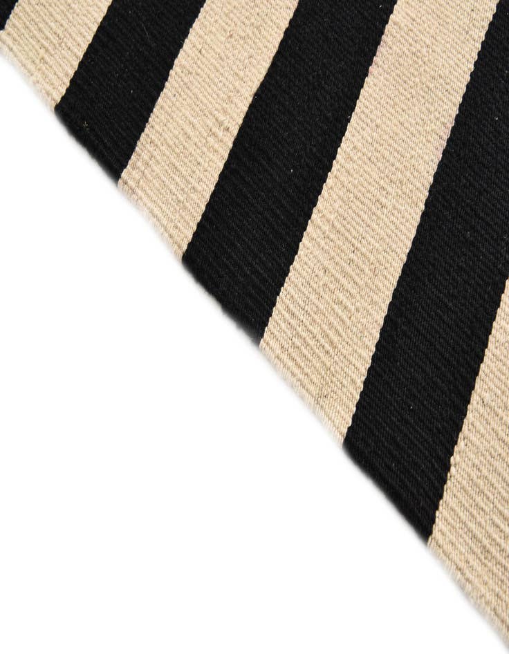 Detail image of  5' 6 x 8' 6  Hand Woven Kilim Modern Wool Rug