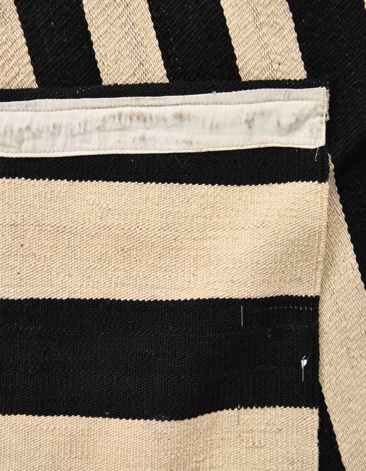 Detail image of  5' 6 x 8' 6  Hand Woven Kilim Modern Wool Rug