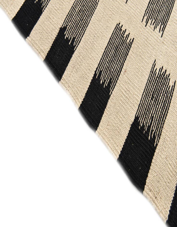 Detail image of  5' 8 x 7' 9  Hand Woven Kilim Modern Wool Rug