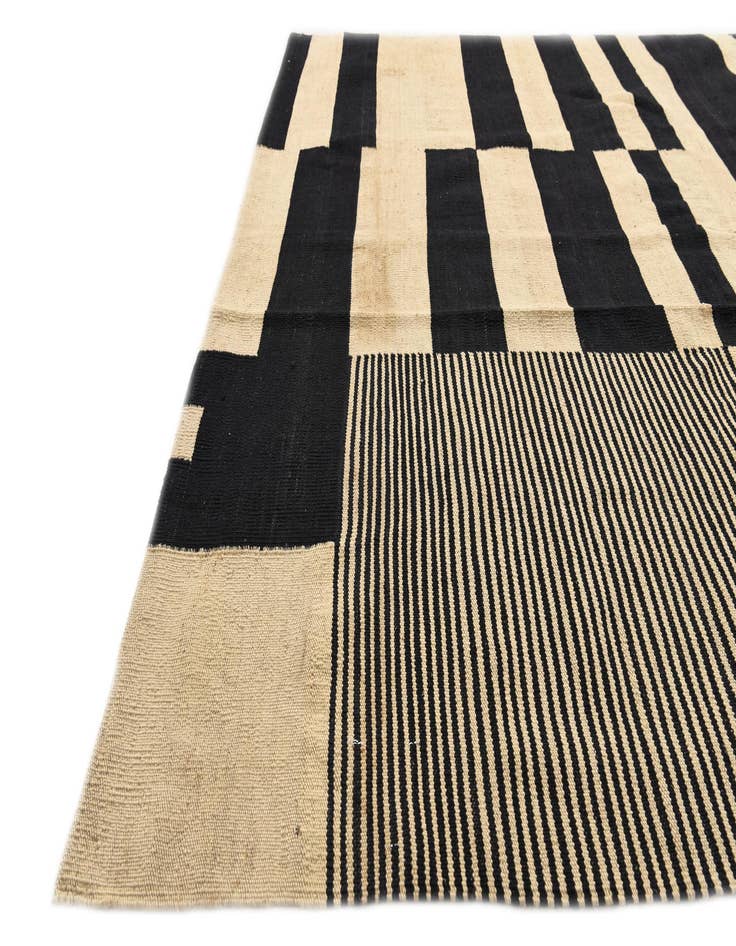 Detail image of  5' 10 x 7' 8  Hand Woven Kilim Modern Wool Rug