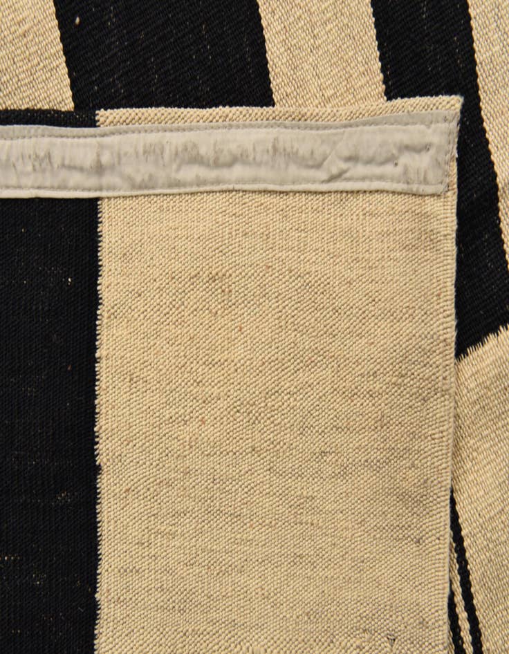 Detail image of  5' 10 x 7' 8  Hand Woven Kilim Modern Wool Rug