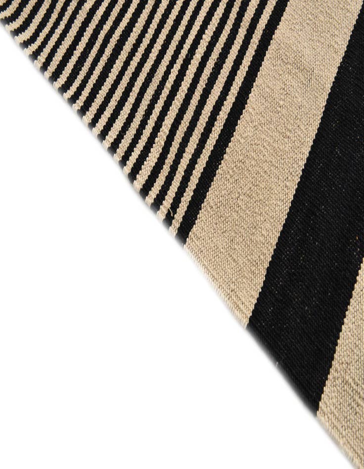 Detail image of  6' 7 x 9' 8  Hand Woven Kilim Modern Wool Rug