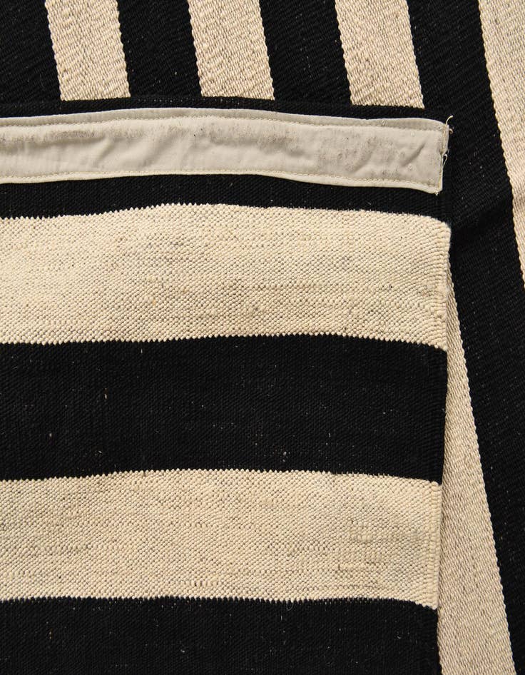 Detail image of  8' 6 x 9' 10  Hand Woven Kilim Modern Wool Rug