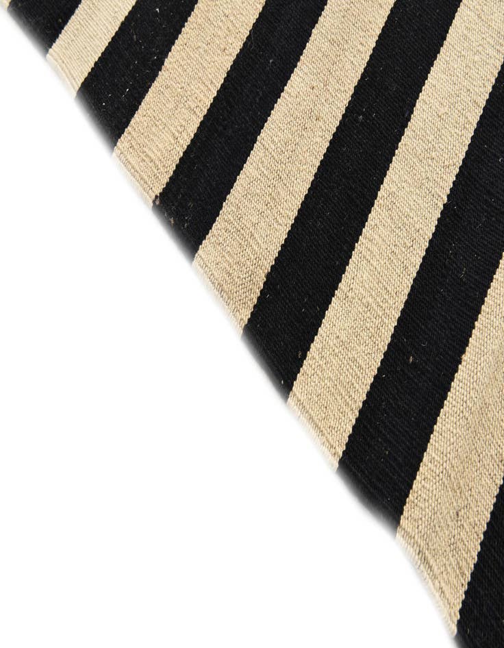 Detail image of  5' 8 x 8'  Hand Woven Kilim Modern Wool Rug