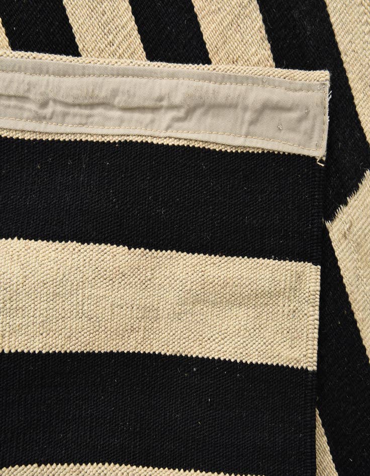 Detail image of  5' 8 x 8'  Hand Woven Kilim Modern Wool Rug