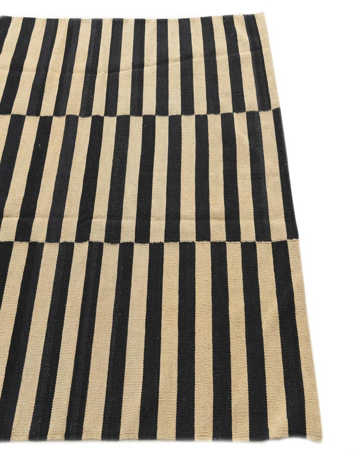 Detail image of  4' 3 x 5' 10  Hand Woven Kilim Modern Wool Rug