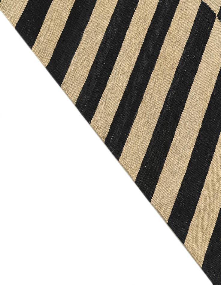 Detail image of  4' 3 x 5' 10  Hand Woven Kilim Modern Wool Rug