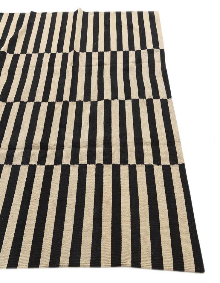 Detail image of  5' 5 x 7' 7  Hand Woven Kilim Modern Wool Rug